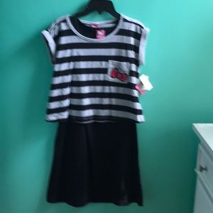 Girl’s 2pcs Hello Kitty dress.                NWT